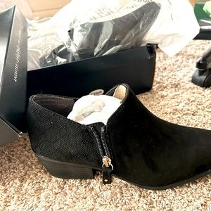 New in box 9.5 Beautiful Dr. Scholl’s comfy Black 1.5” heel ankle suede boots!